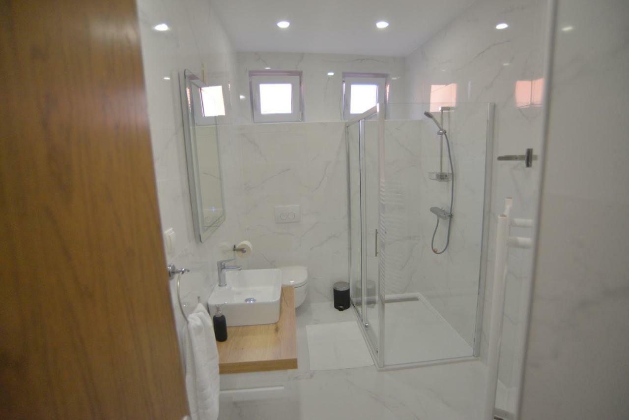 Apartman Lena Ðakovo Buitenkant foto